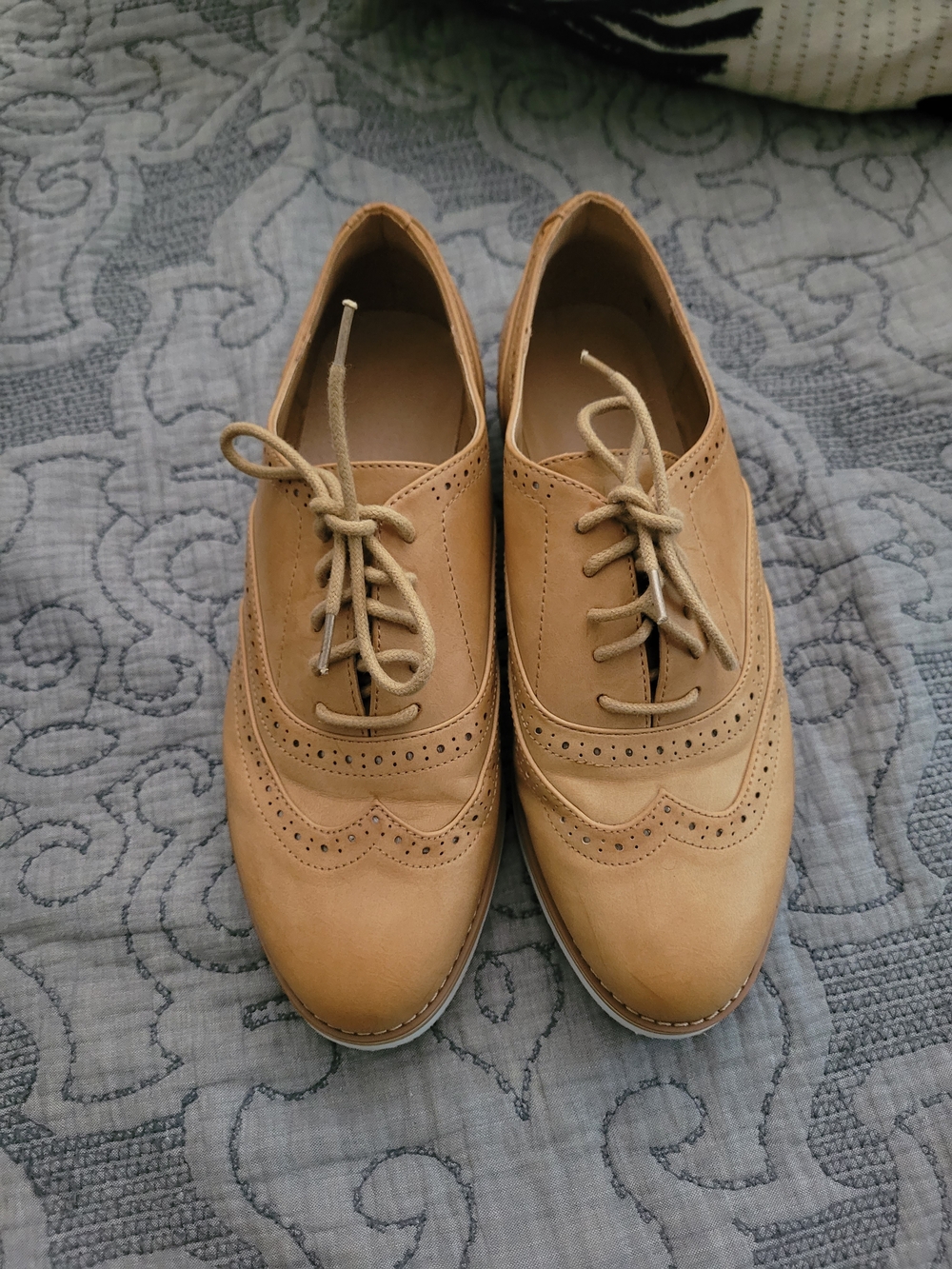 Tan Women's Wingtip Oxford Lace-Up Shoes